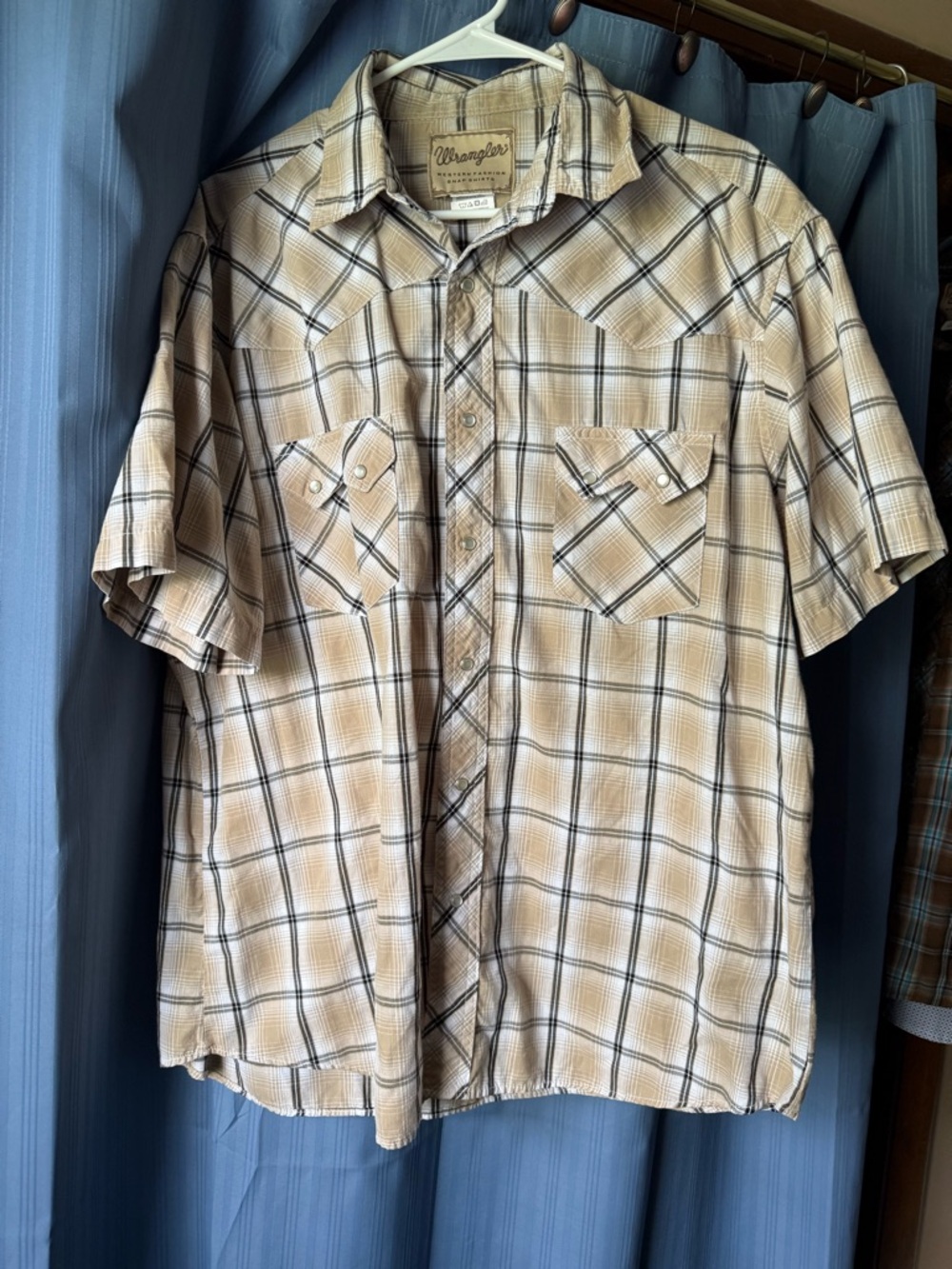 Wrangler Beige Plaid Short-Sleeve Button-Down Shirt